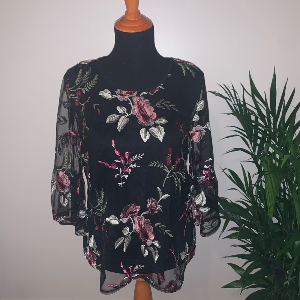 🥀Sheer Floral Design Top🥀